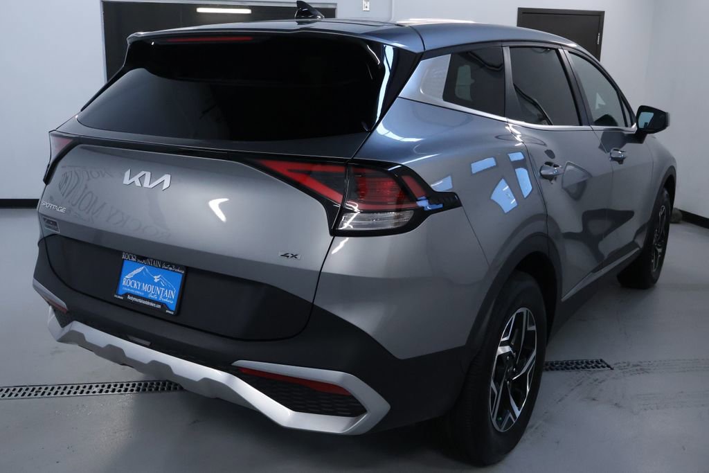 Used 2024 Kia Sportage LX image 7