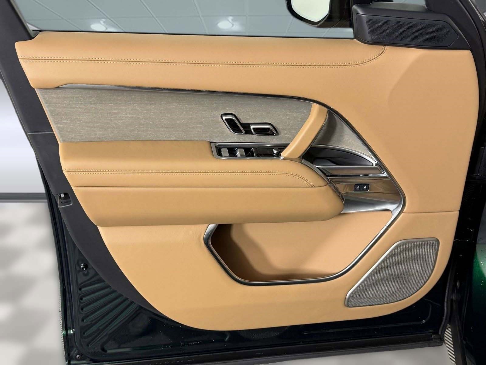 Used 2026 Land Rover Range Rover SV image 22