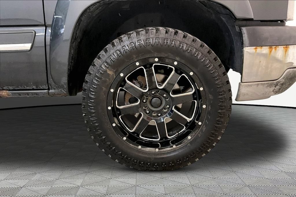 Used 2005 Chevrolet Silverado 1500 LS w/ Light Duty Power Package AWD/4WD image 28