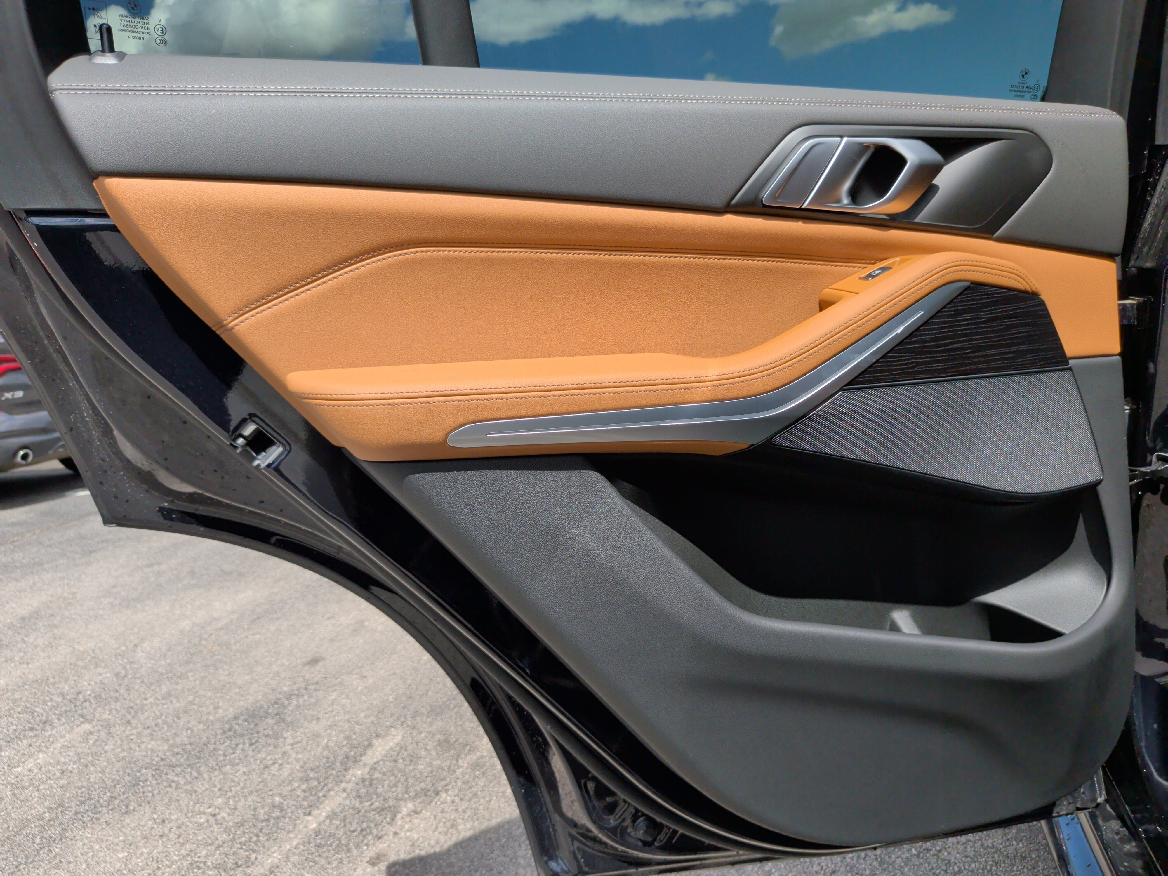 Certified 2025 BMW X5 xDrive50e w/ M Sport Package image 39