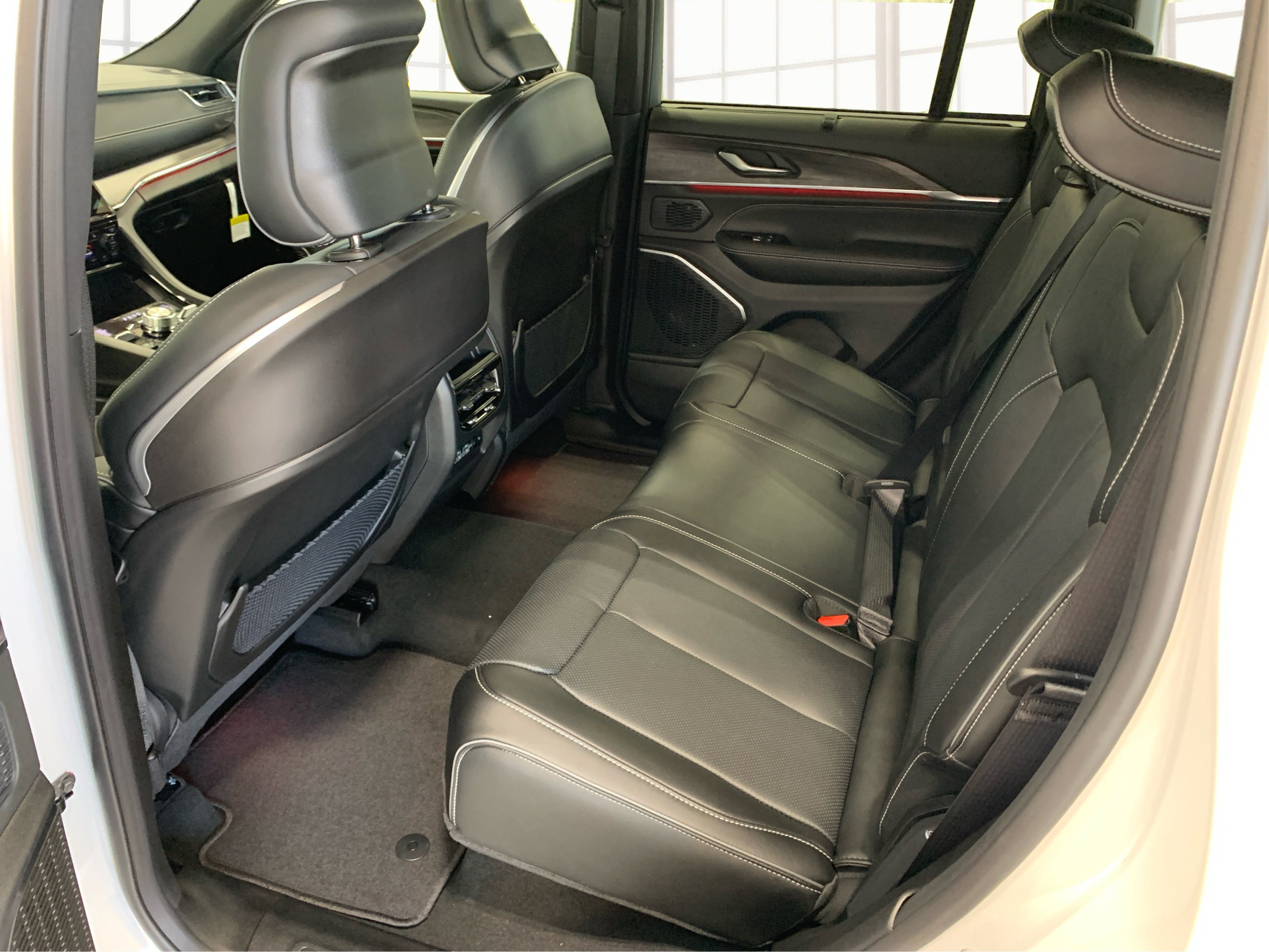 New 2025 Jeep Grand Cherokee Overland w/ Adv Protech Group III image 10