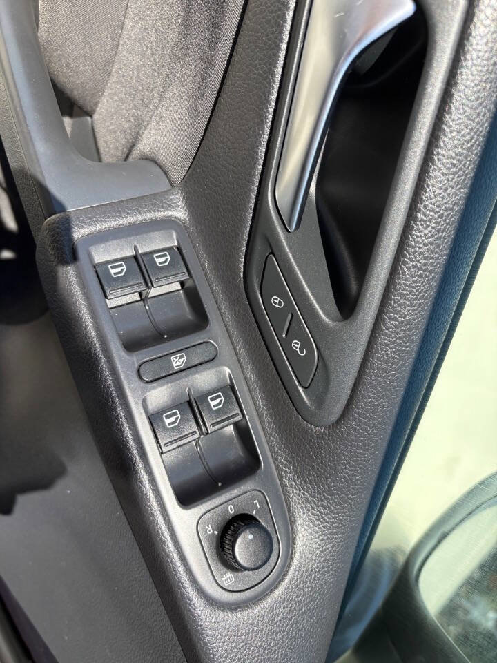 Used 2013 Volkswagen Golf 4-Door FWD image 16
