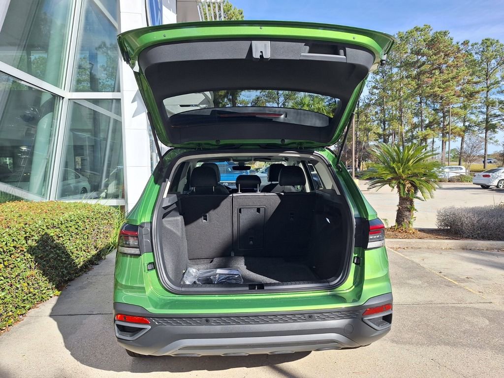 New 2026 Volkswagen Taos SE image 26