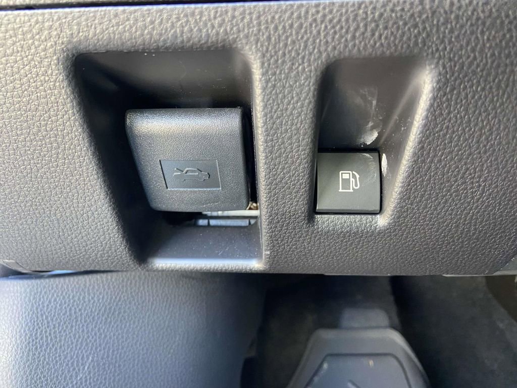 Used 2026 Toyota Highlander Limited image 30