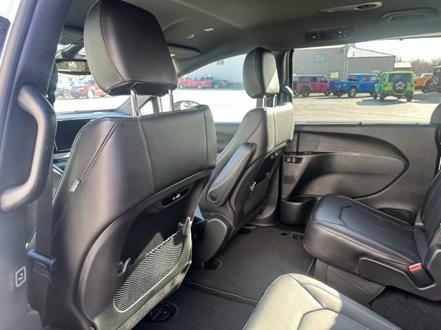 New 2026 Chrysler Pacifica Select FWD image 25