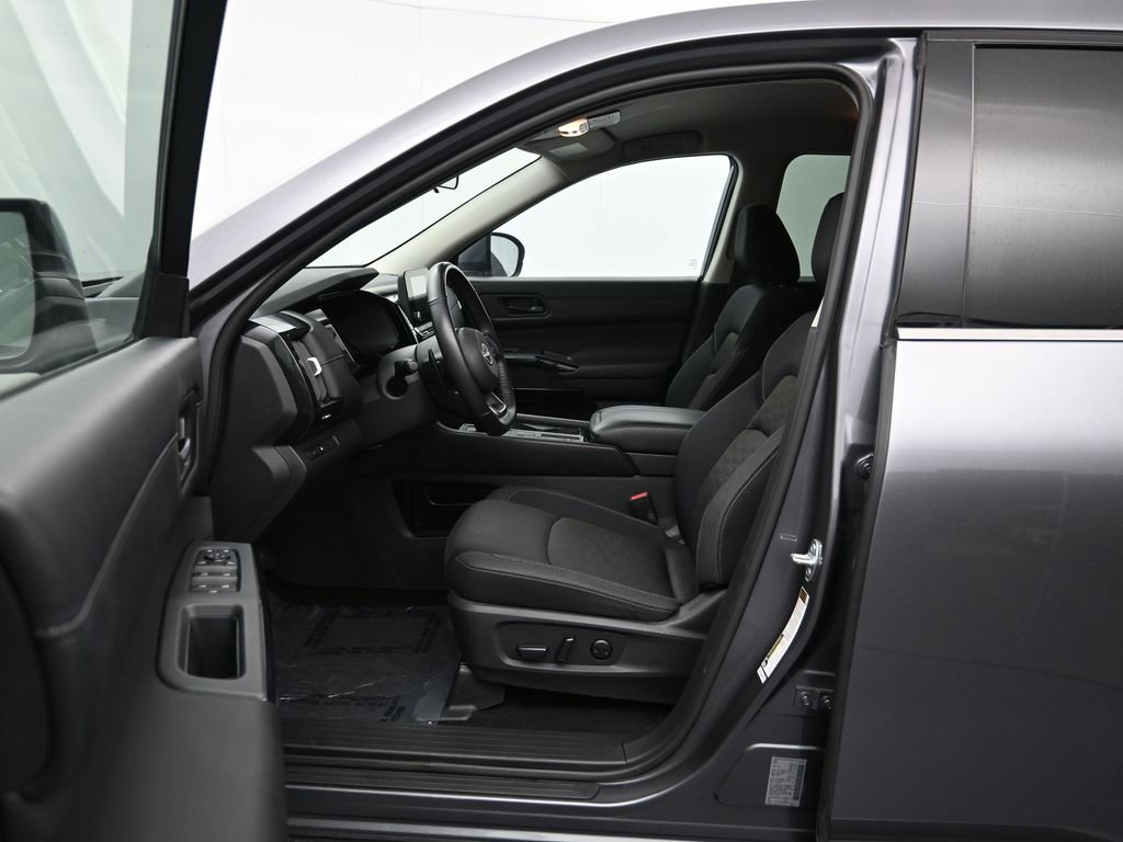 Used 2024 Nissan Pathfinder SV image 20