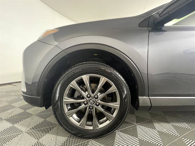 Used 2018 Toyota RAV4 Limited AWD/4WD image 24