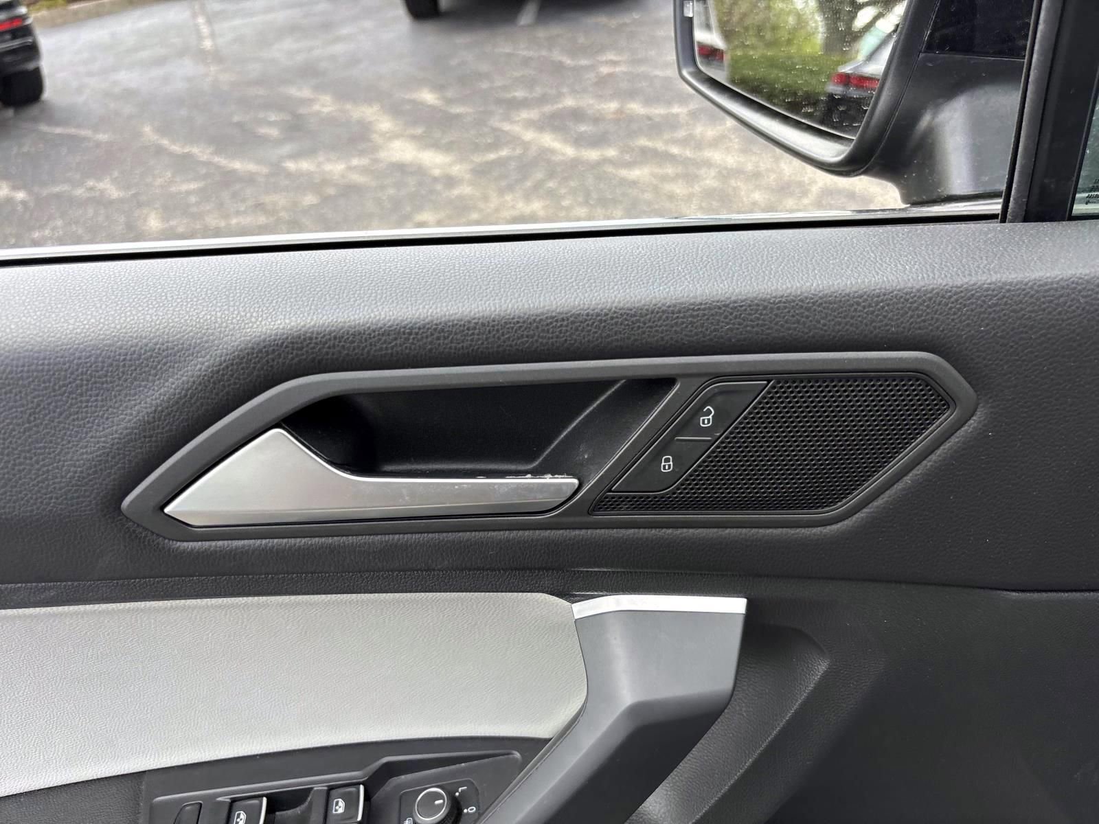 Used 2019 Volkswagen Tiguan SE w/ Panoramic Sunroof Package AWD/4WD image 12