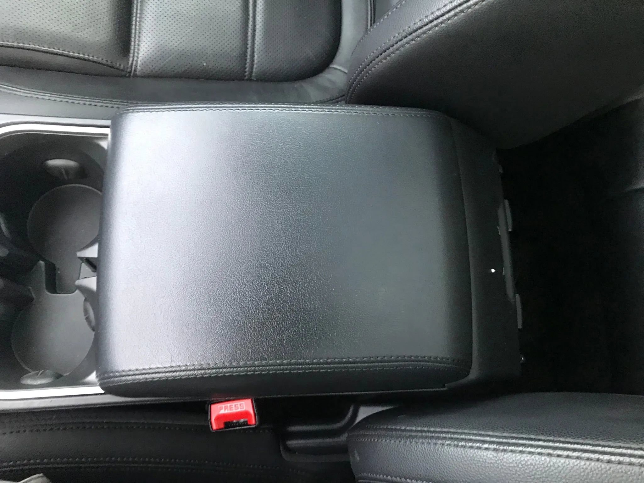 Used 2018 Jaguar E-PACE S image 32