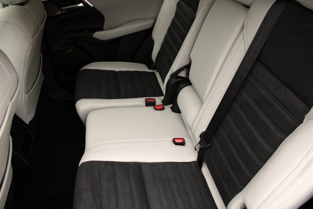 New 2025 Mitsubishi Outlander SE image 13