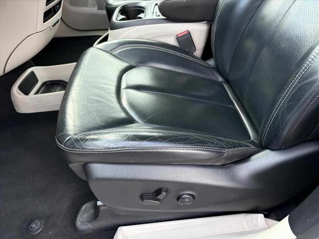 Used 2022 Chrysler Pacifica Touring-L image 23