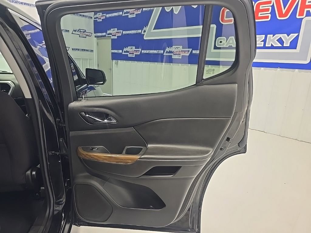 Used 2017 GMC Acadia SLE image 23