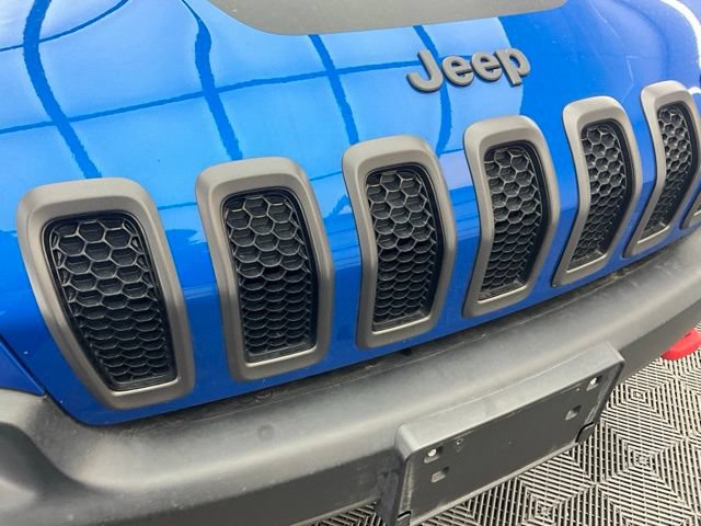 Used 2017 Jeep Cherokee Trailhawk AWD/4WD image 32