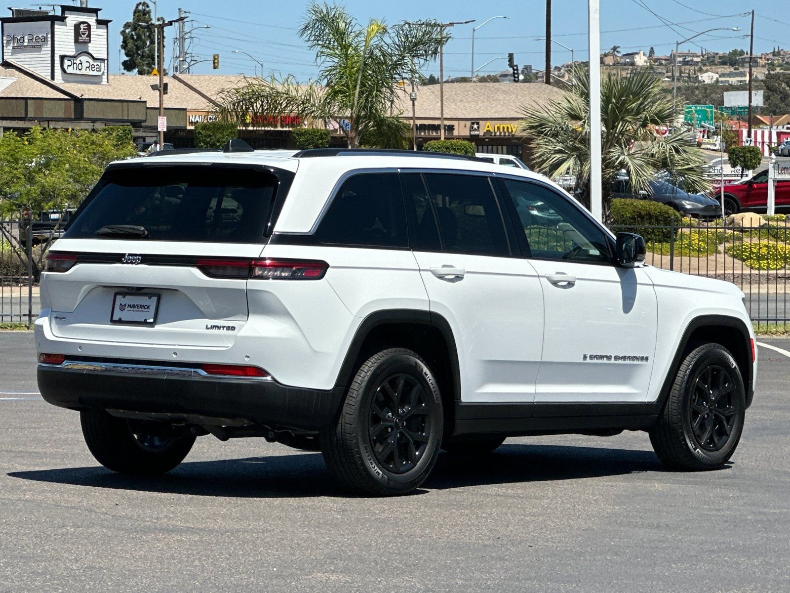 Used 2023 Jeep Grand Cherokee Limited w/ Trailer Tow Prep Group (B) image 5