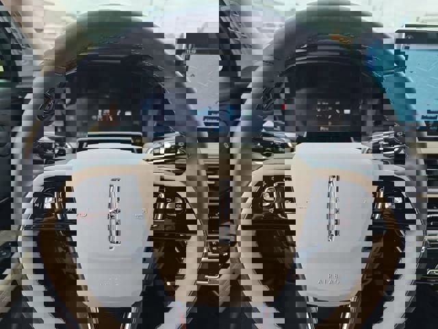 Used 2025 Lincoln Corsair Reserve w/ Equipment Group 202A image 24