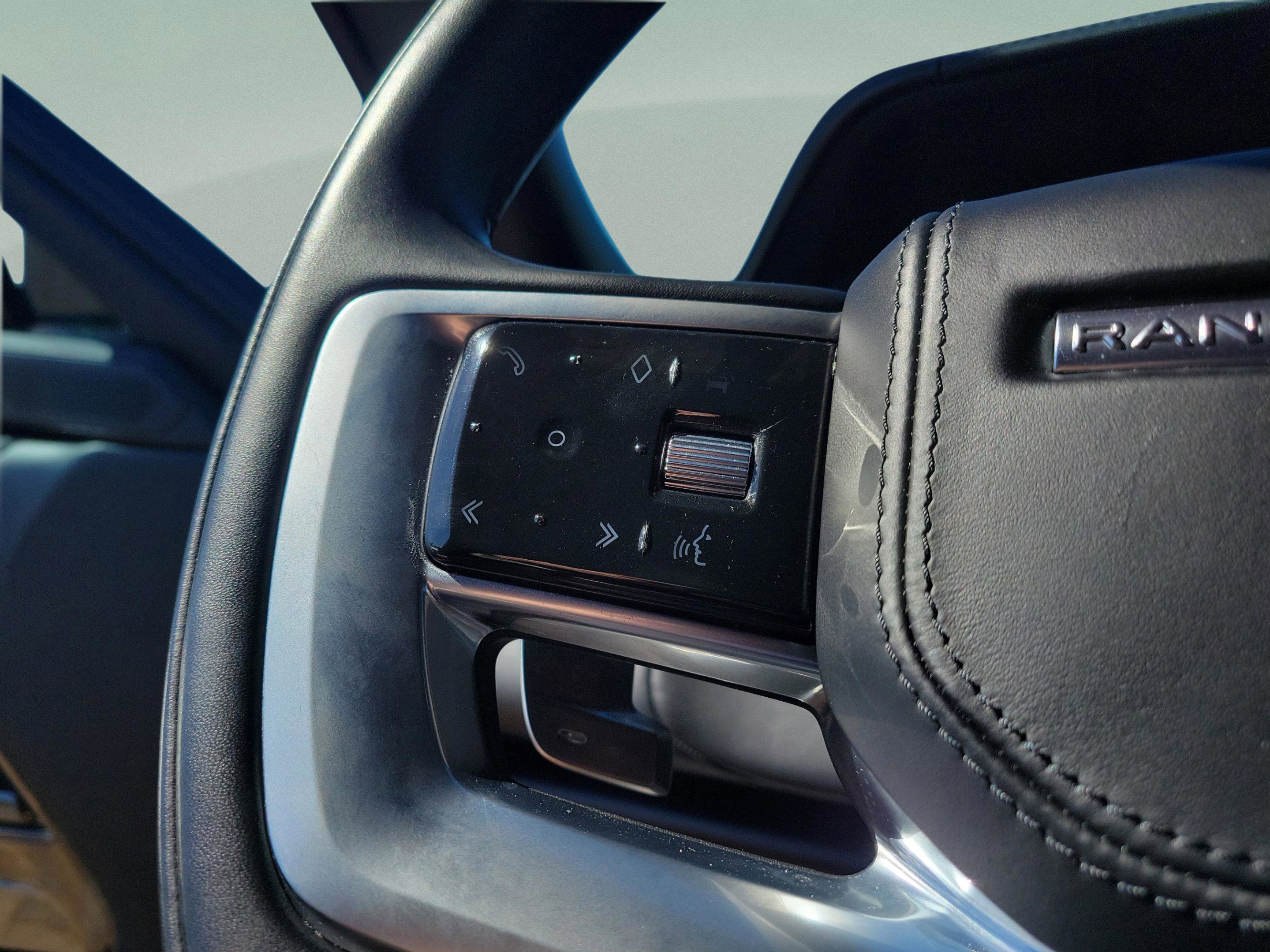 Used 2023 Land Rover Range Rover SV image 29