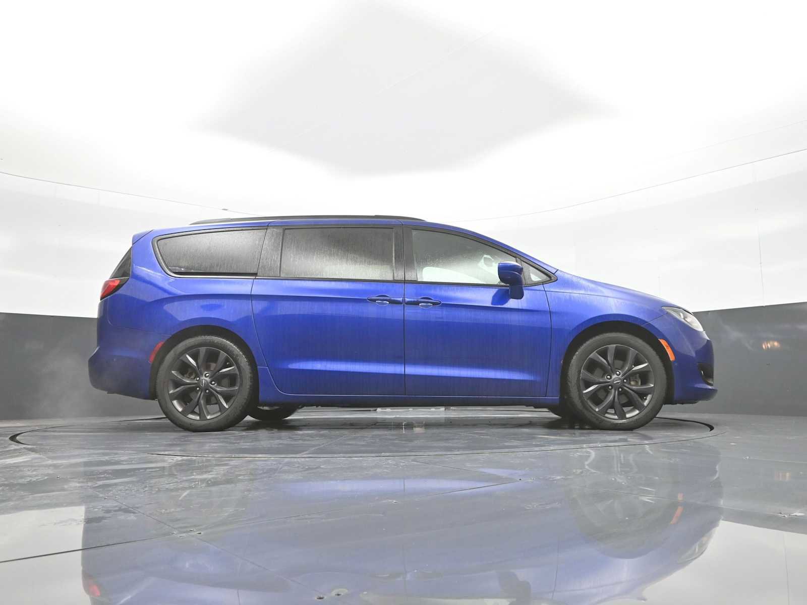 Used 2019 Chrysler Pacifica Touring-L Plus w/ Advanced Safetytec Group FWD image 41