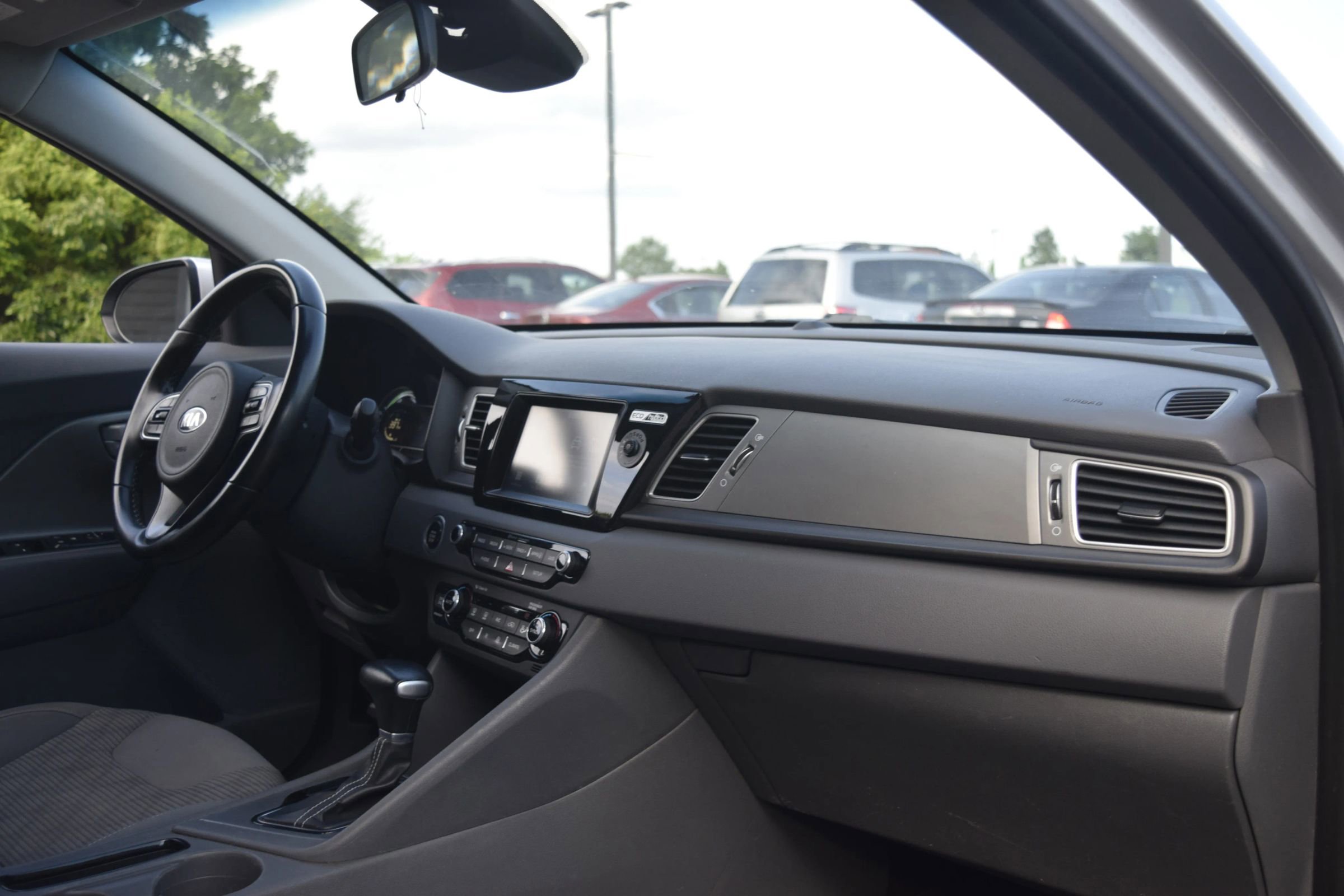 Used 2017 Kia Niro LX FWD image 9