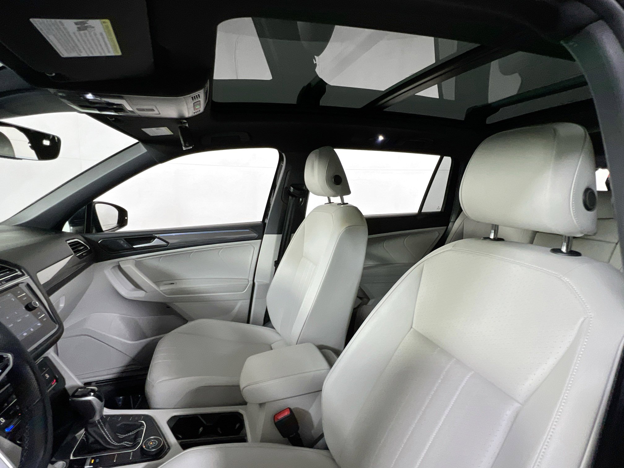 Used 2022 Volkswagen Tiguan SE R-Line image 21