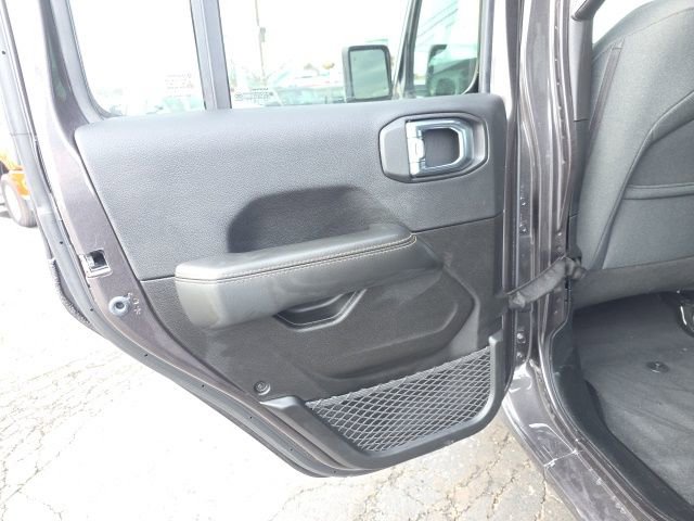 Used 2025 Jeep Wrangler Unlimited Sahara w/ Safety Group image 31