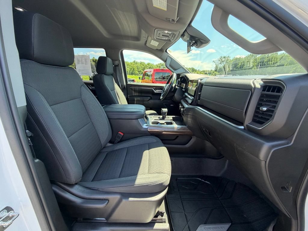 Used 2024 Chevrolet Silverado 1500 RST w/ Redline Edition AWD/4WD image 24