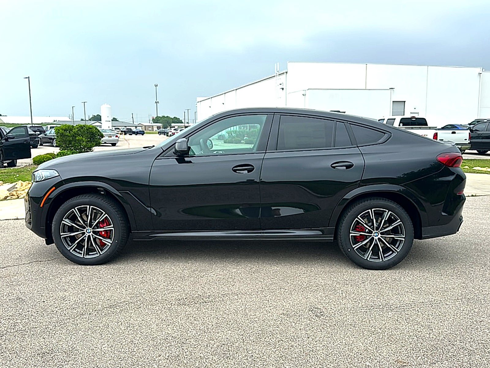 New 2027 BMW X6 xDrive40i w/ Climate Comfort Package AWD/4WD image 5