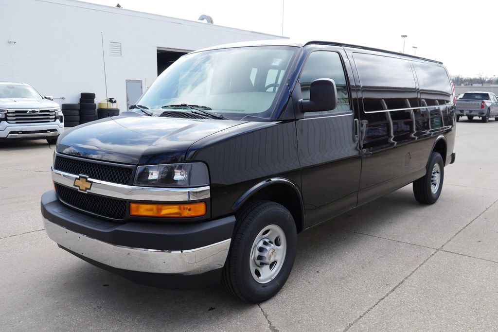 New 2026 Chevrolet Express 3500 Extended image 4