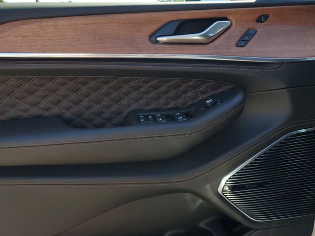 New 2026 Jeep Grand Cherokee Summit image 23