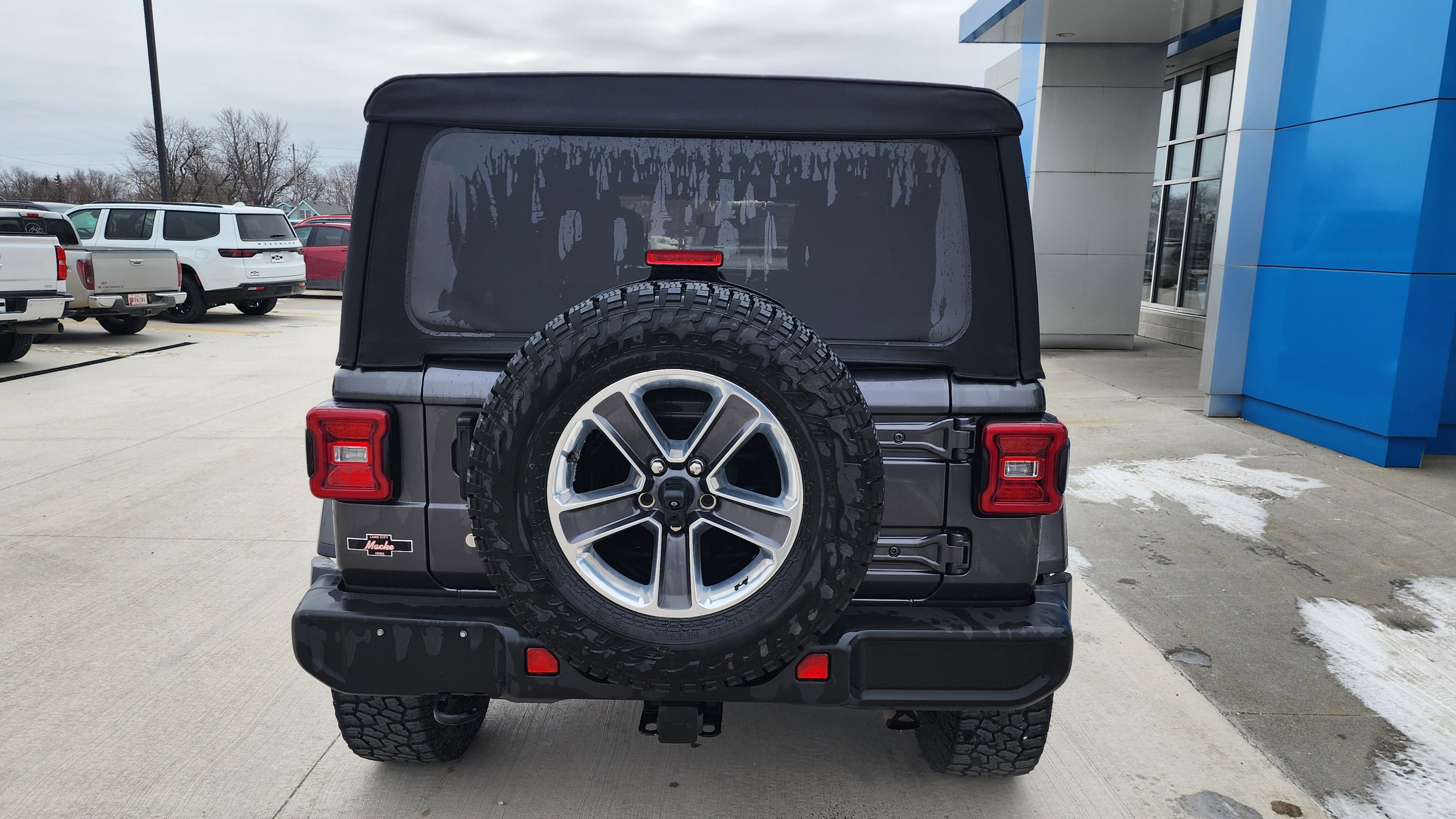 Used 2018 Jeep Wrangler Unlimited Sahara image 4
