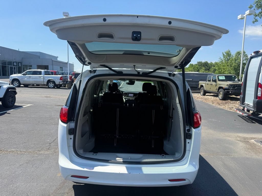 Used 2023 Chrysler Voyager LX FWD image 40