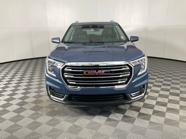 Used 2024 GMC Terrain SLT image 2