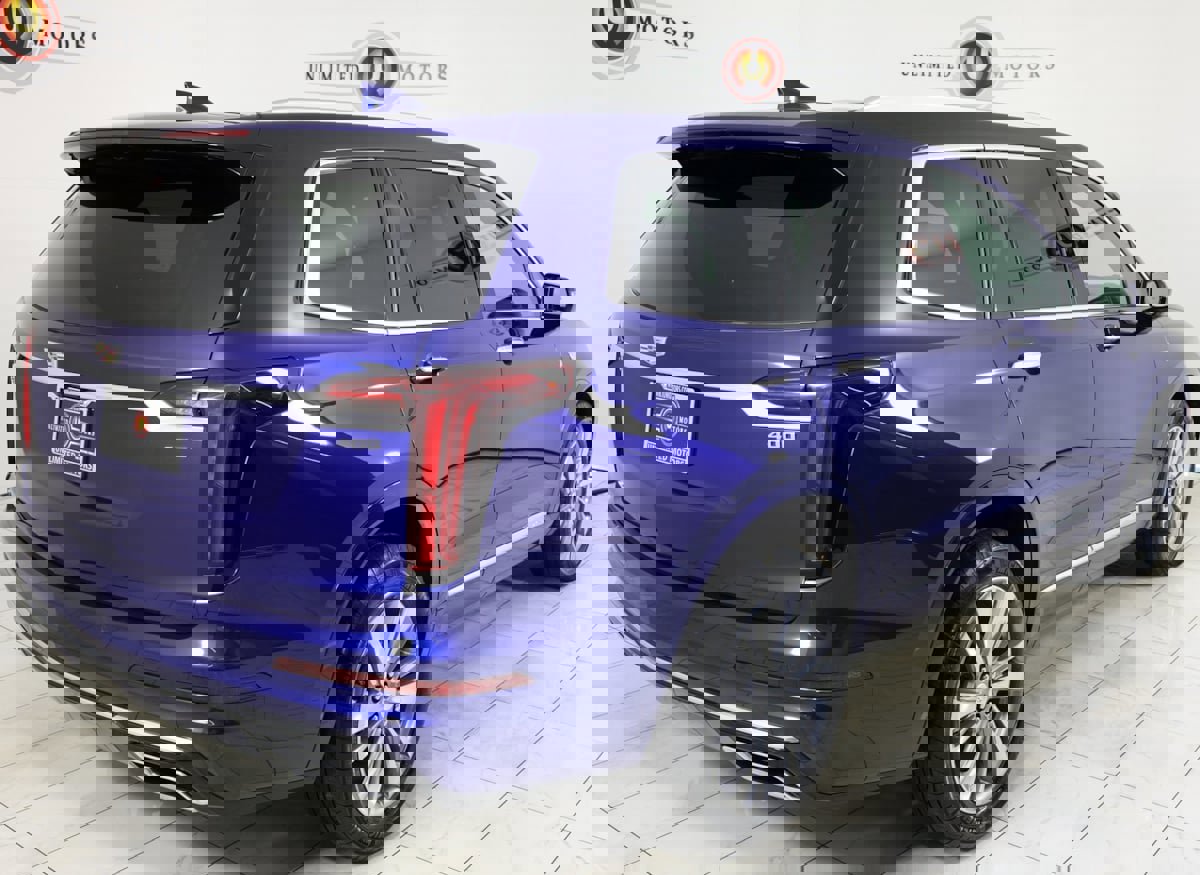 Used 2025 Cadillac XT6 Premium Luxury image 3