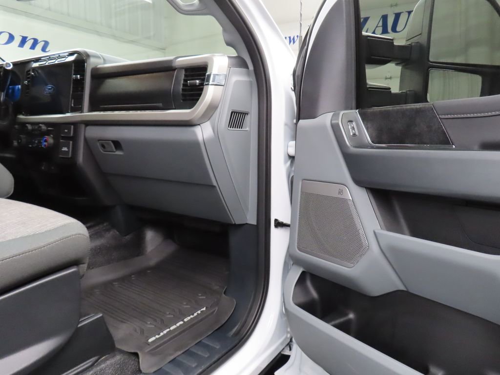 Used 2024 Ford F350 XLT w/ XLT Premium Package AWD/4WD image 29