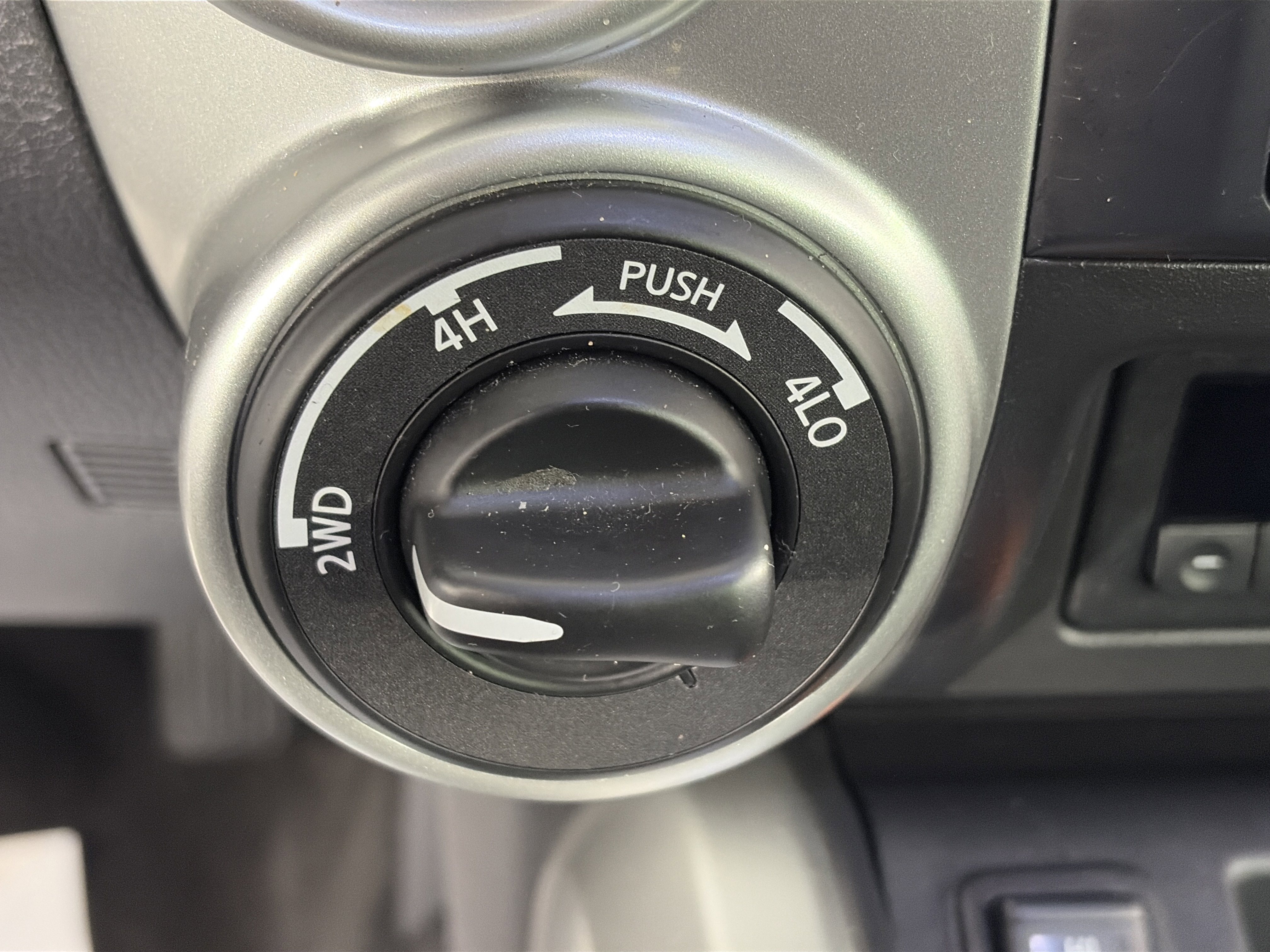 Used 2018 Nissan Titan SL w/ Chrome Package AWD/4WD image 28