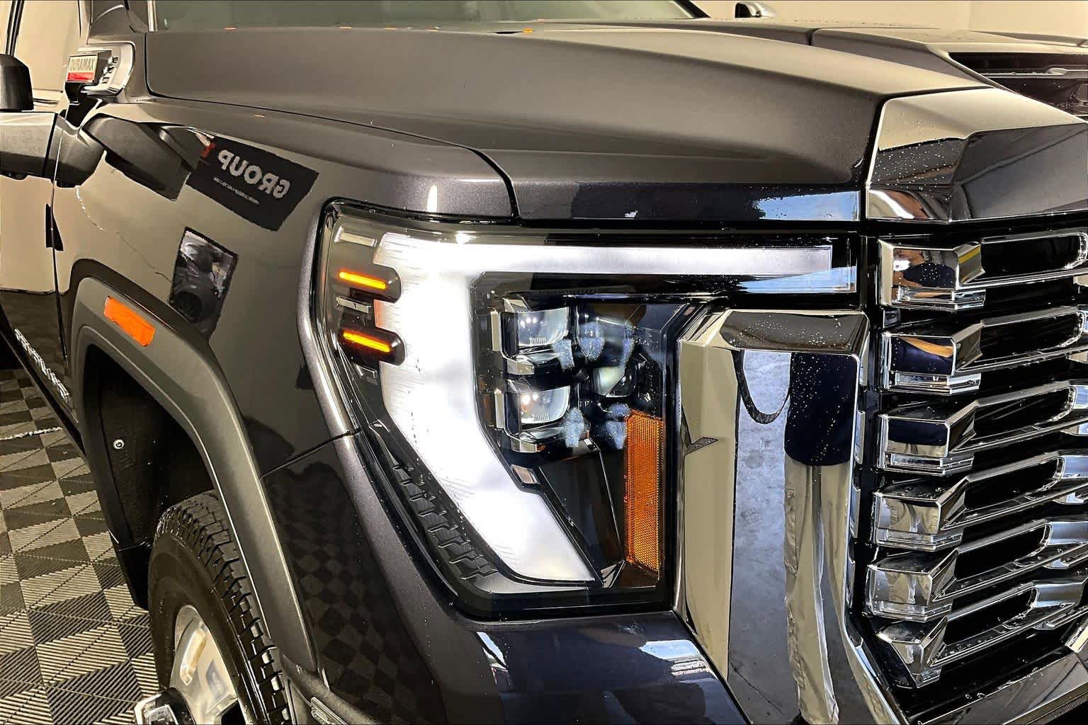 Used 2024 GMC Sierra 3500 Denali w/ Denali Reserve Package AWD/4WD image 27