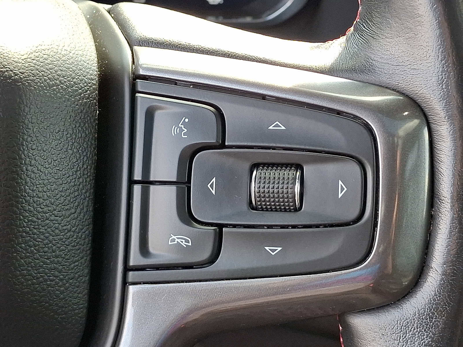 Used 2022 Chevrolet Suburban RST w/ Luxury Package image 25