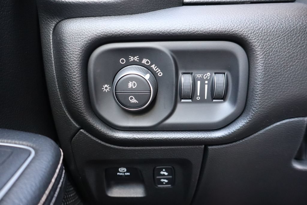 Used 2023 RAM 1500 Laramie AWD/4WD image 18