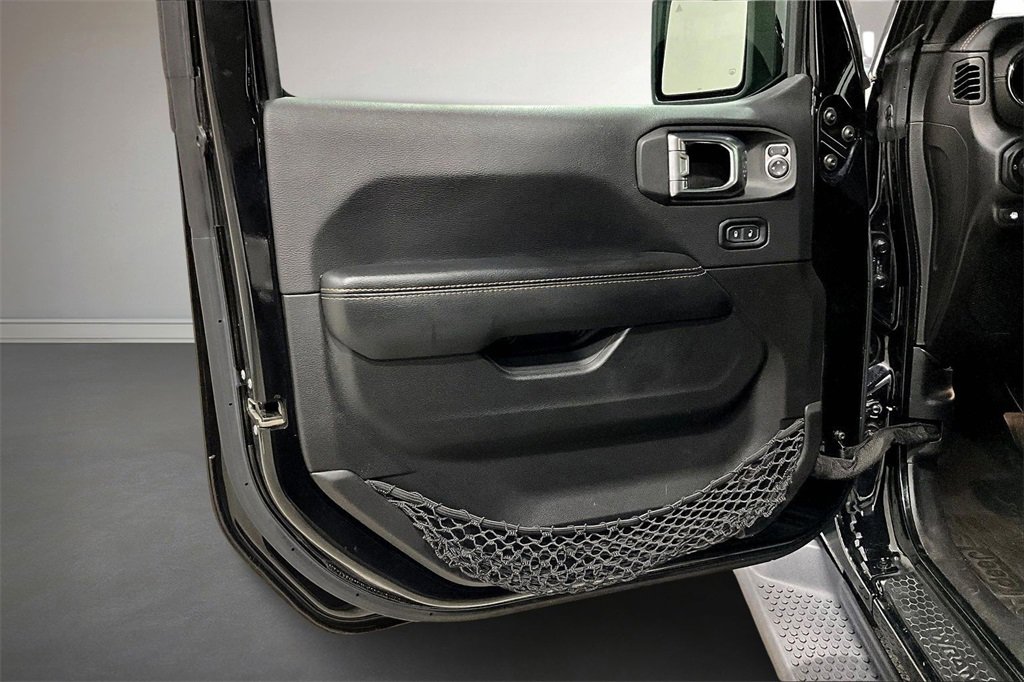 Used 2022 Jeep Wrangler Unlimited Sahara image 19