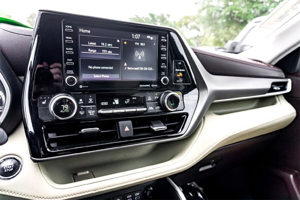 Used 2022 Toyota Highlander XLE image 23