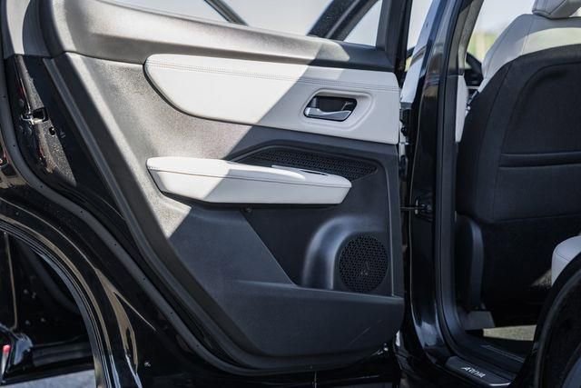 Used 2023 Nissan Ariya AWD image 35