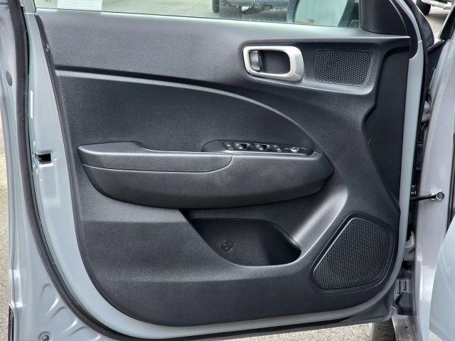 Used 2022 Hyundai Venue SEL FWD image 27