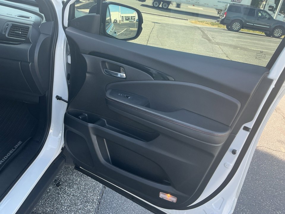 Used 2023 Honda Ridgeline Black Edition image 35