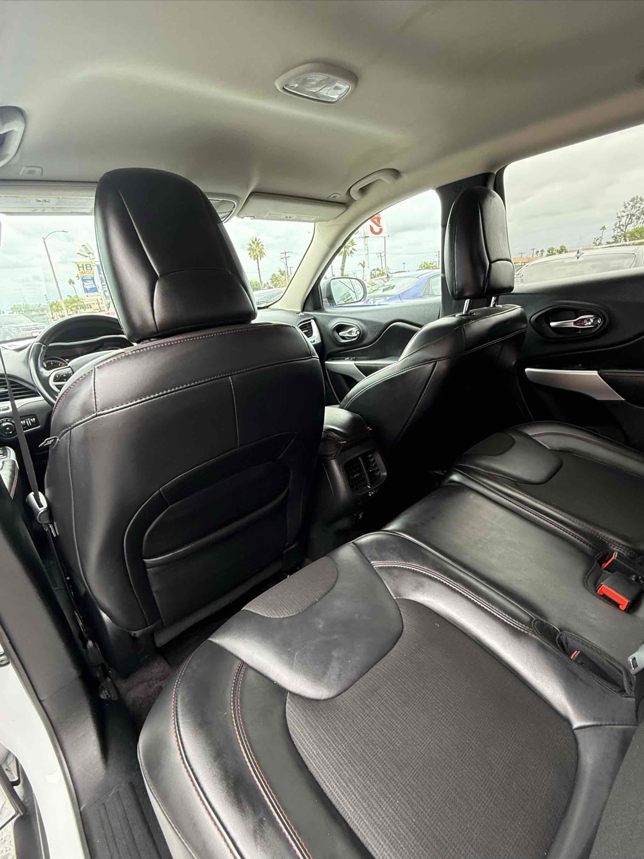 Used 2018 Jeep Cherokee Trailhawk image 92