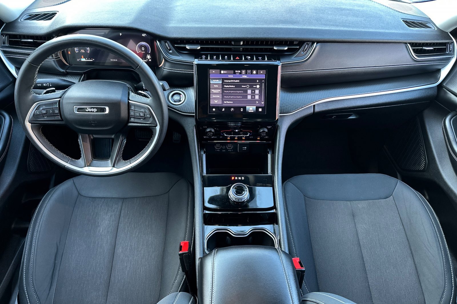 Used 2023 Jeep Grand Cherokee L Laredo image 4