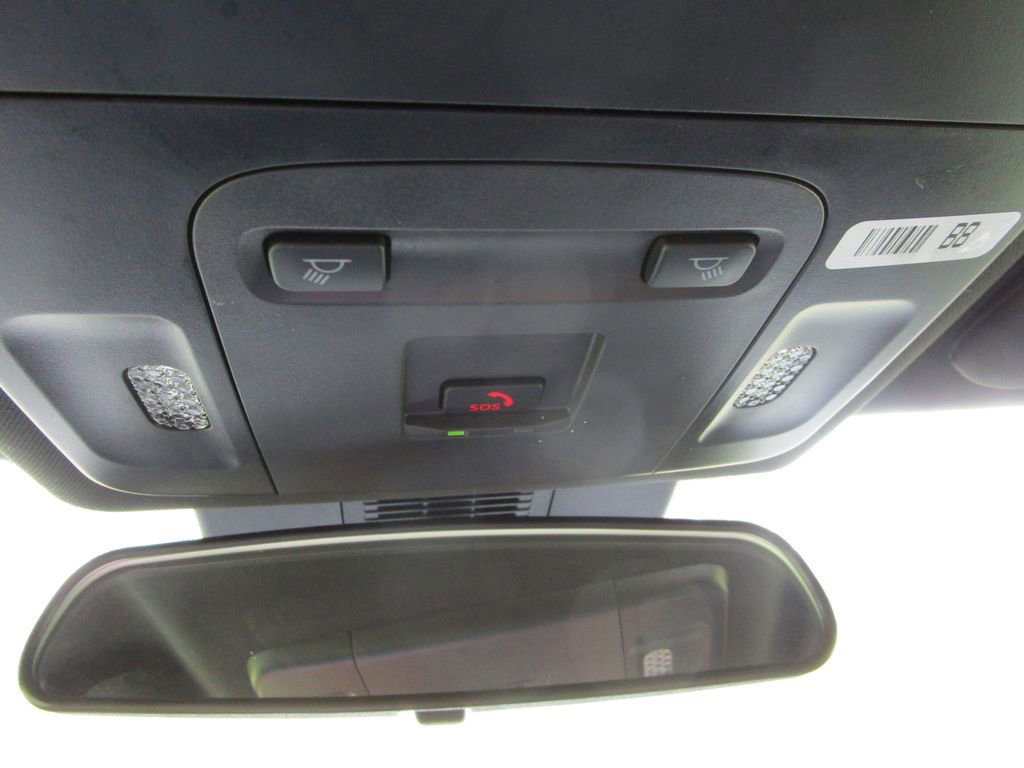 Used 2025 Toyota Camry SE image 35