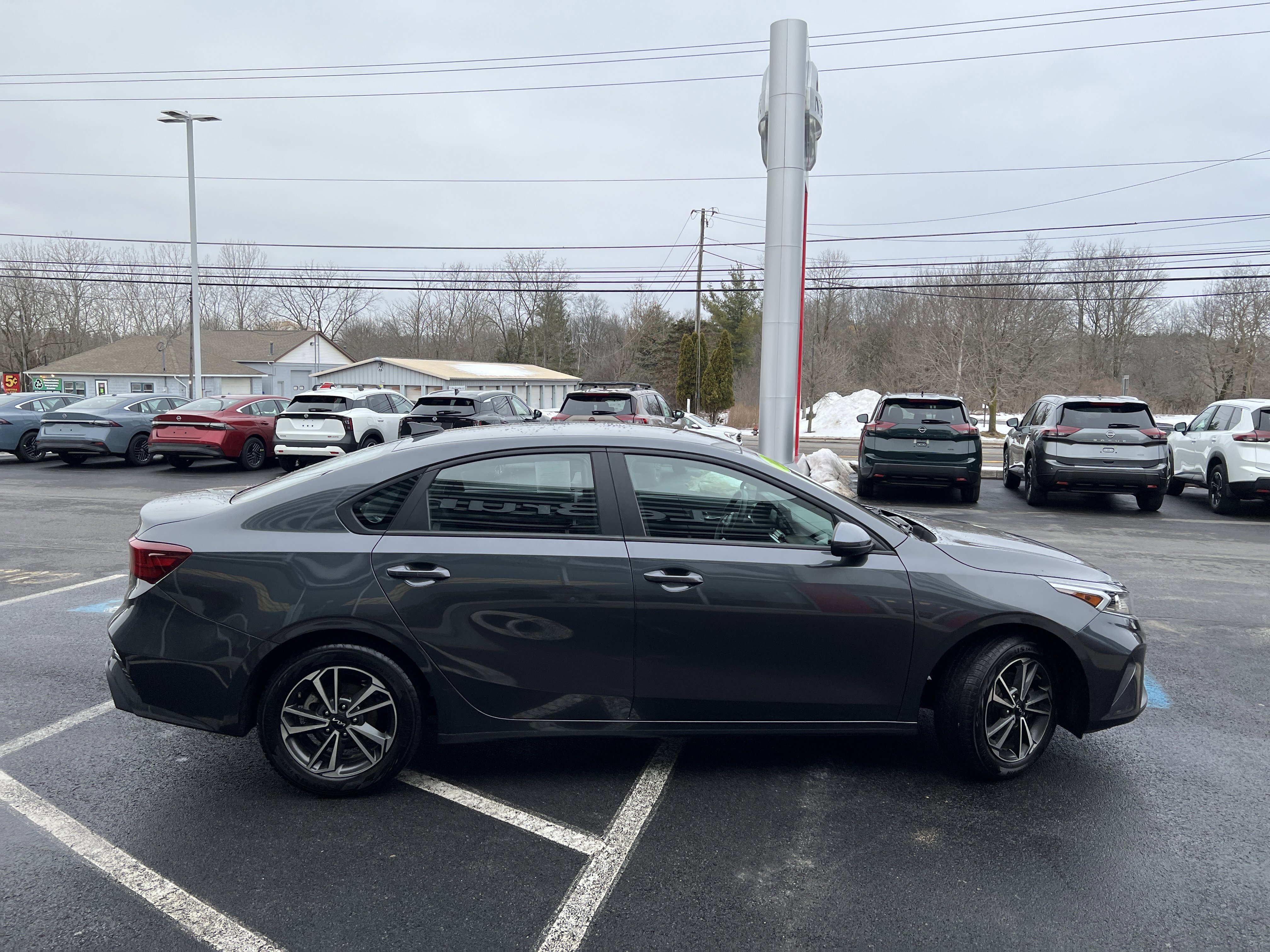Used 2022 Kia Forte LXS image 11
