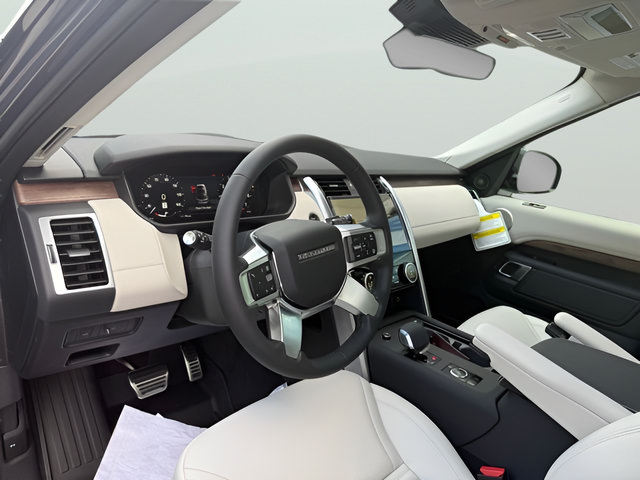 Certified 2025 Land Rover Discovery Dynamic SE AWD/4WD image 14