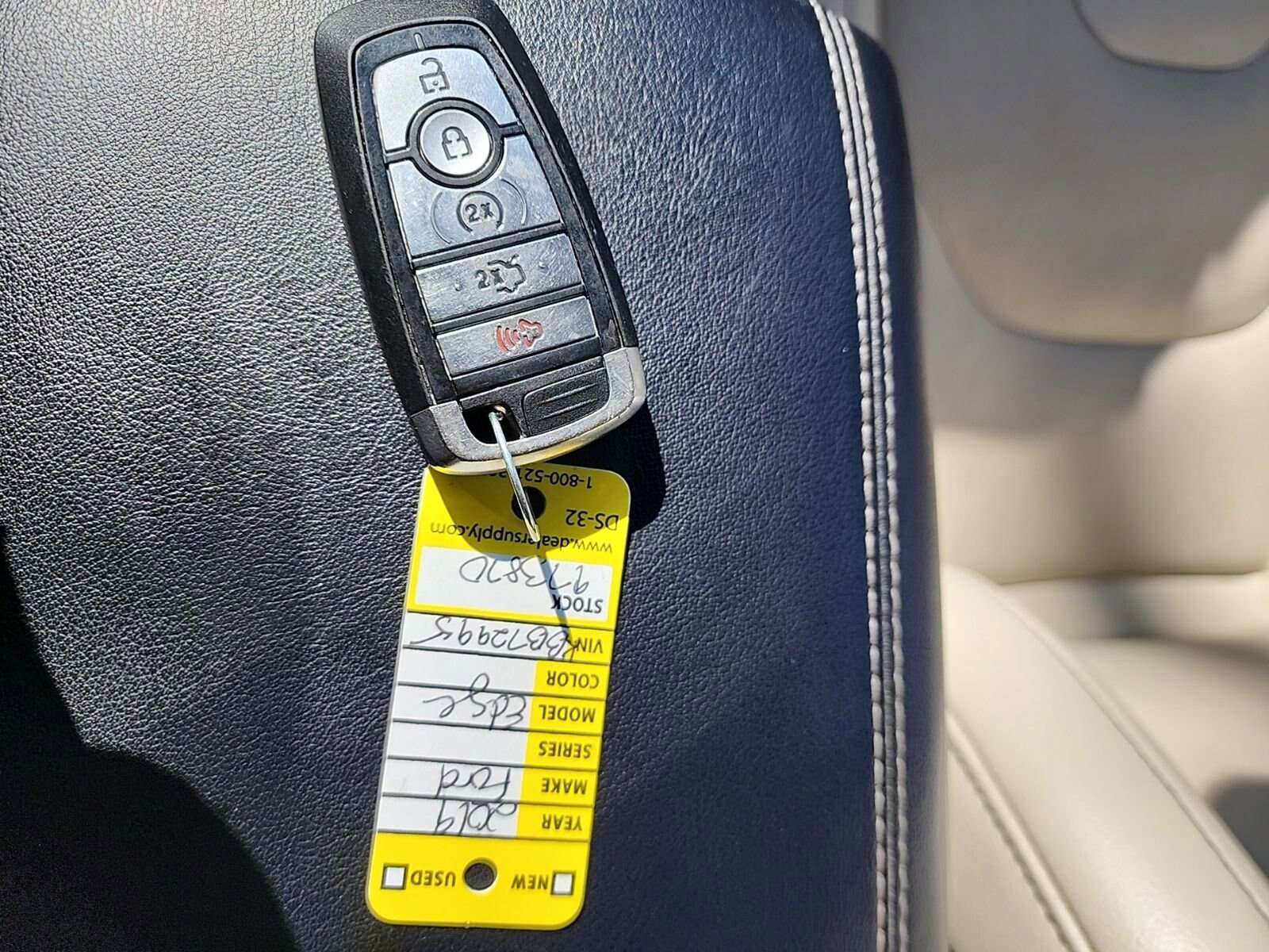 Used 2019 Ford Edge Titanium w/ Equipment Group 301A AWD/4WD image 38