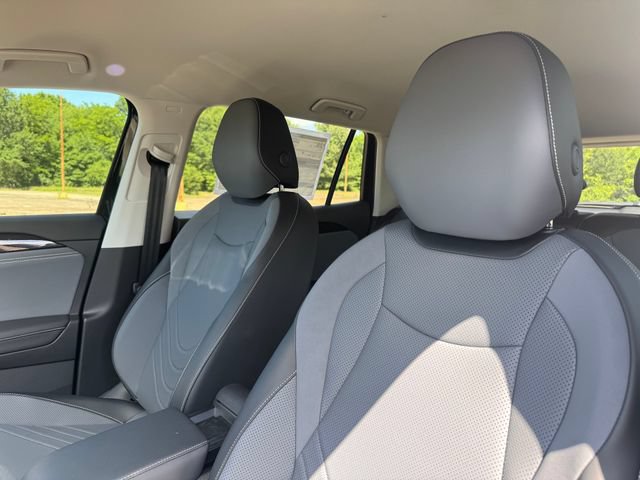New 2026 Volkswagen Tiguan SE FWD image 8