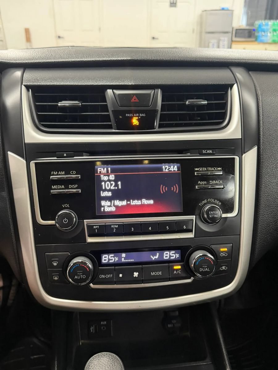 Used 2016 Nissan Altima 2.5 SV w/ Convenience Package FWD image 5